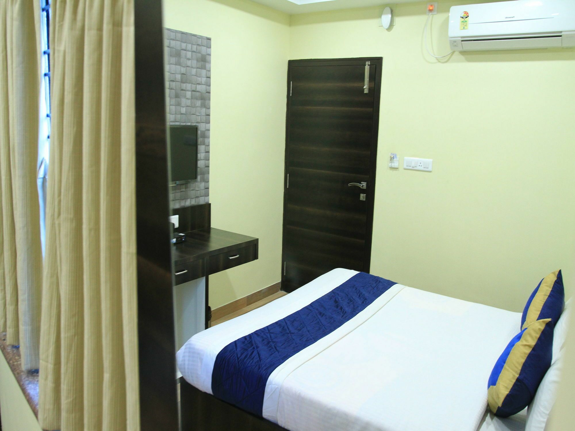 Oyo 7790 Hotel Royal Height Kalkuta Zewnętrze zdjęcie
